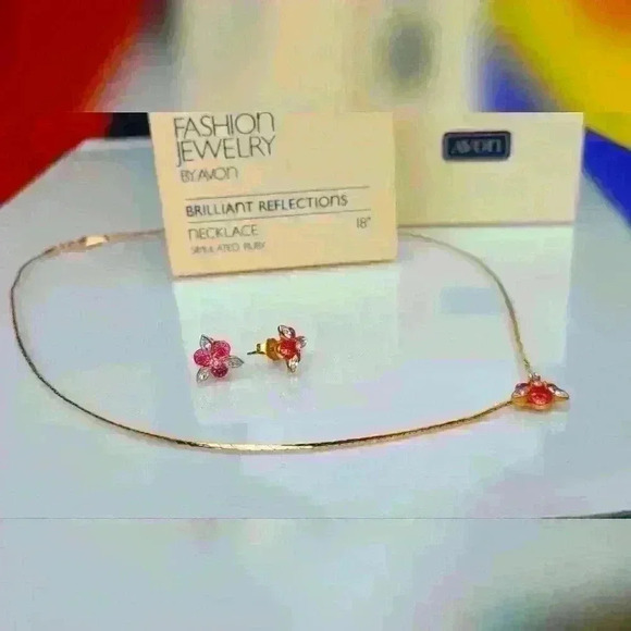 Avon vintage simulated Ruby necklace earrings set front 80s Gold tone with rubie - Picture 3 of 17